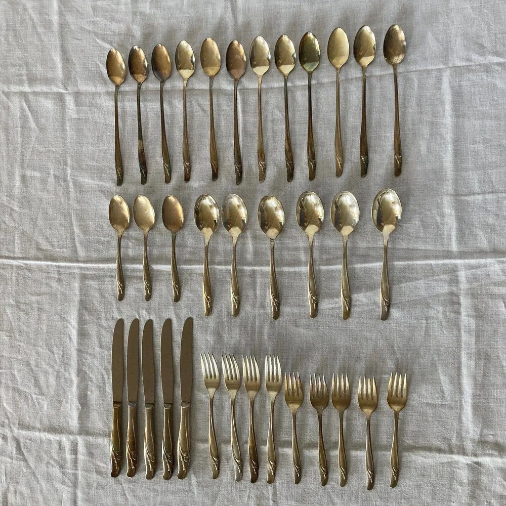 35 PC WM Rogers International Exquisite Reinforced Silverplate w Iced Tea Spoons